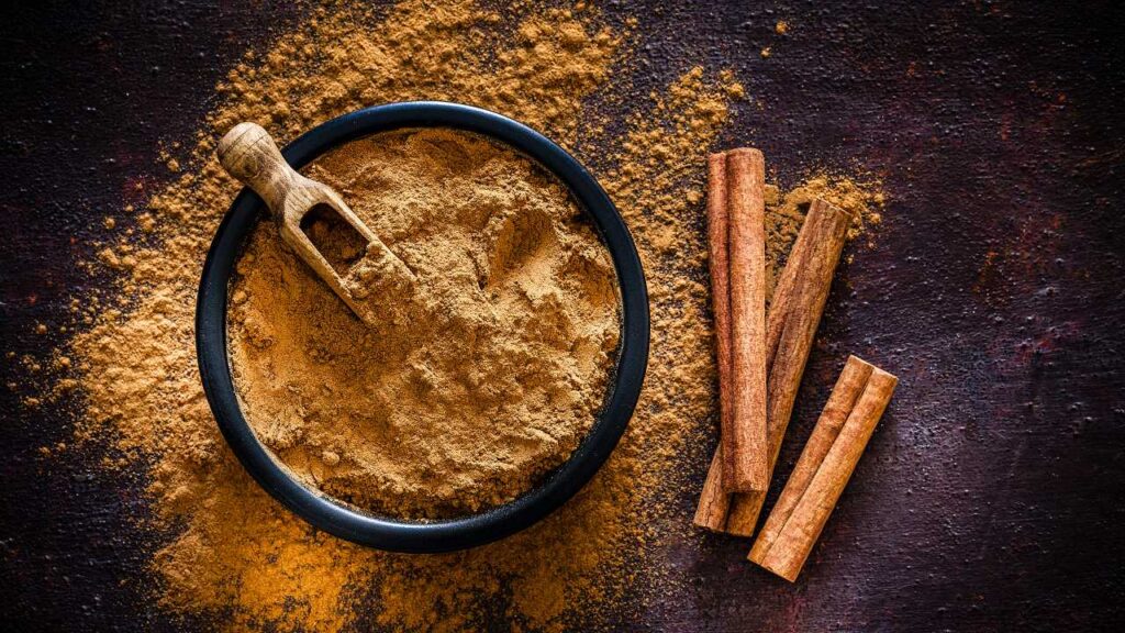 Simpatia com canela que você deve fazer para atrair dinheiro no Ano Novo