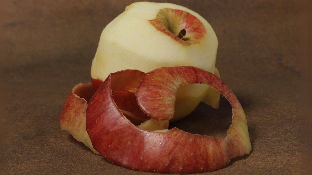 3 bons motivos para não jogar as cascas de maçã fora