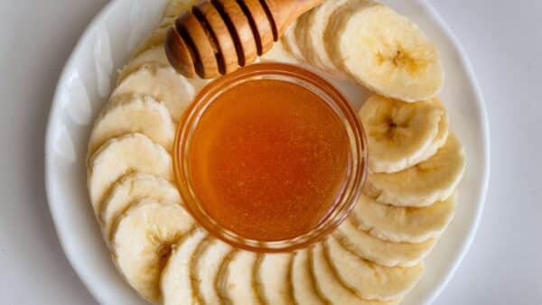 benefícios de comer banana e mel!