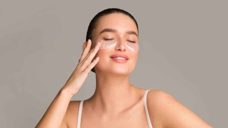 Olhos Sem Rugas: faça o melhor contorno dos olhos com 2 óleos essenciais e 1 vitamina