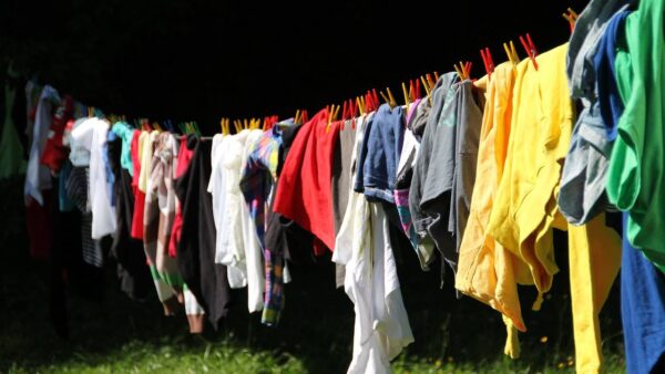 Três truques para lavar roupa que as lavanderias profissionais usam