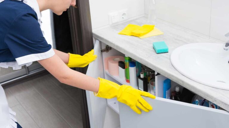 Elimine a umidade dos móveis em casa