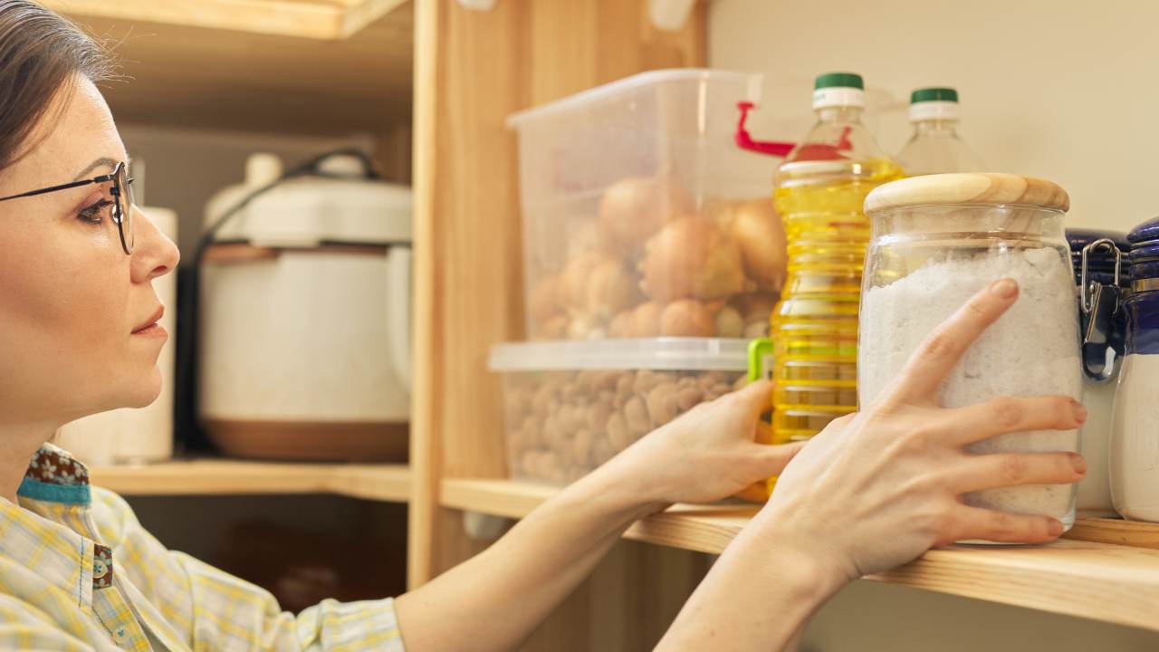 Elimine a umidade dos armários e evite que os alimentos estraguem!
