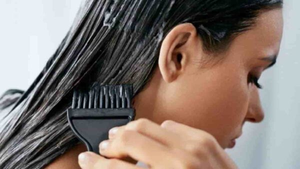 Como alisar o cabelo com amido de milho e condicionador