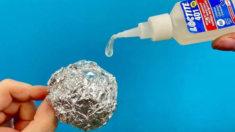 usar cola e papel alumínio para colar objetos