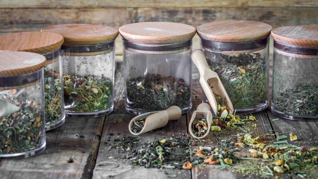 usos de ervas aromáticas na cozinha