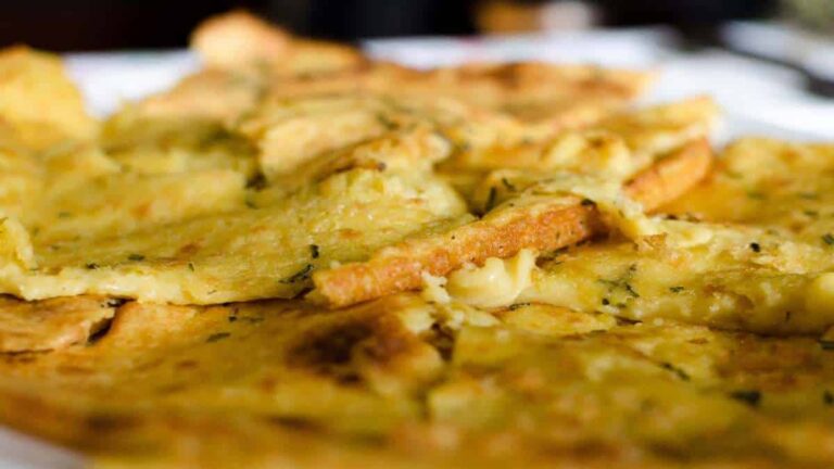 Com 2 batatas e um pouco de farinha