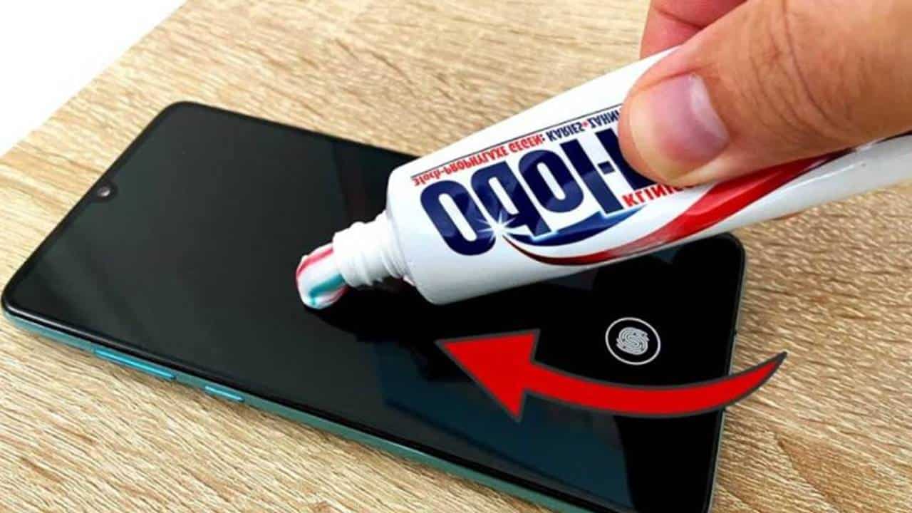 pasta de dente na tela do seu celular