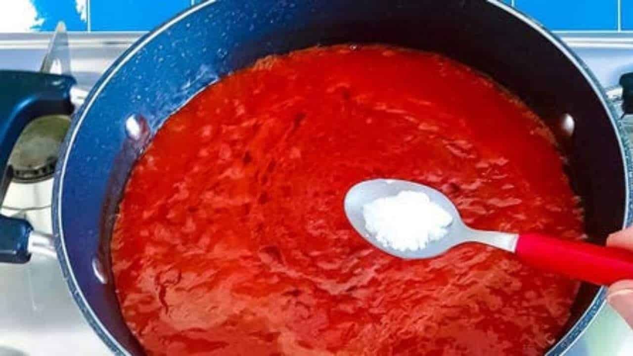 colocar bicarbonato no molho de tomate