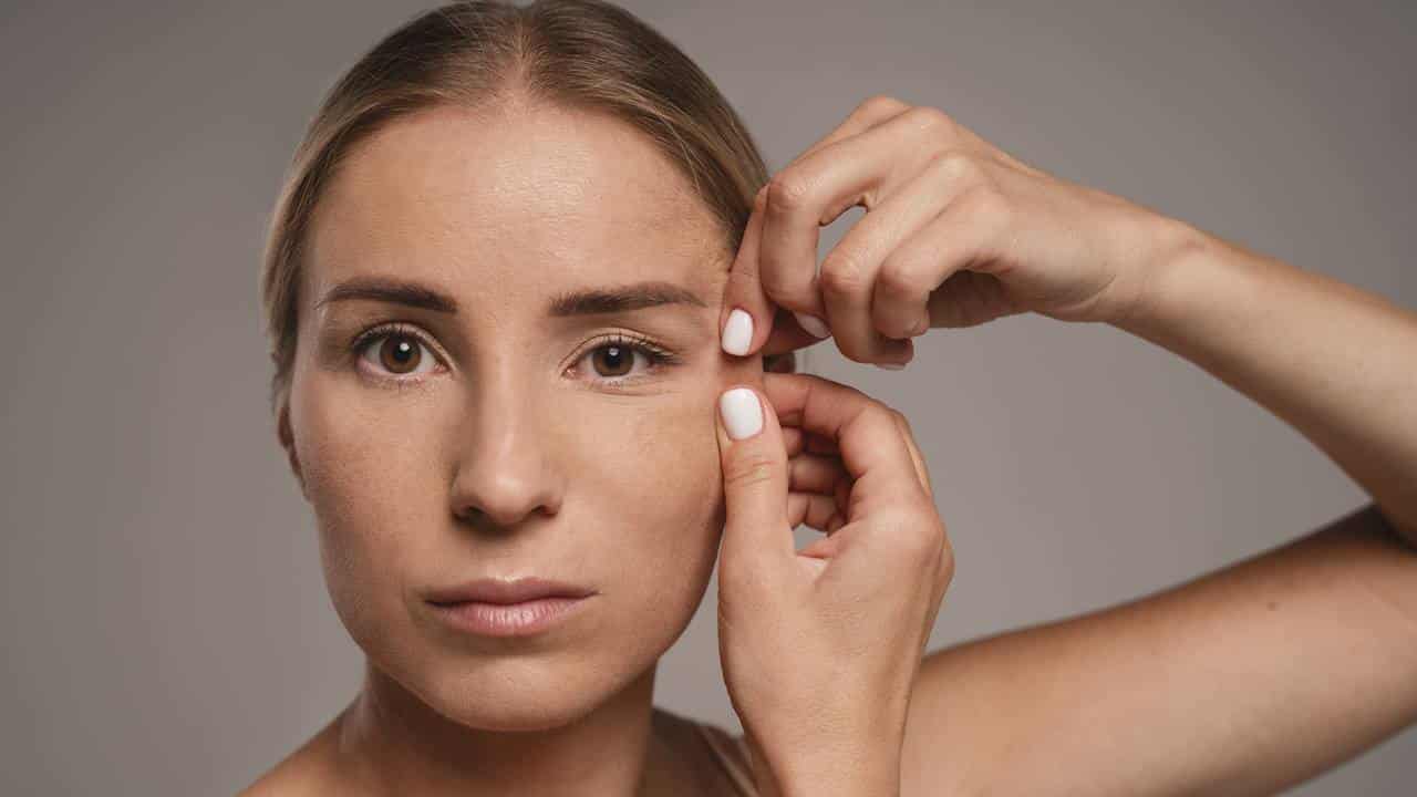 Contorno para os olhos: Use esta fruta para eliminar as rugas em pouco tempo!