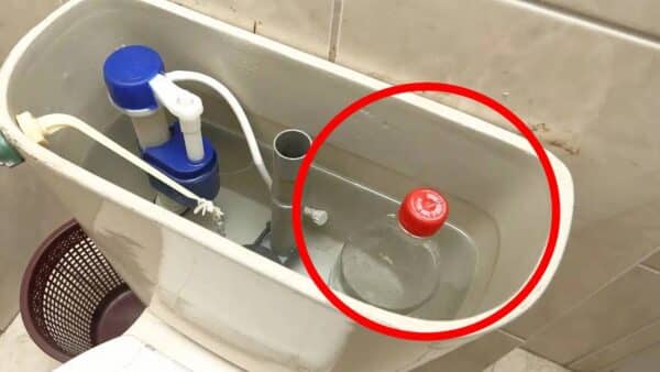 garrafinha seu vaso sanitário garrafa banheiro