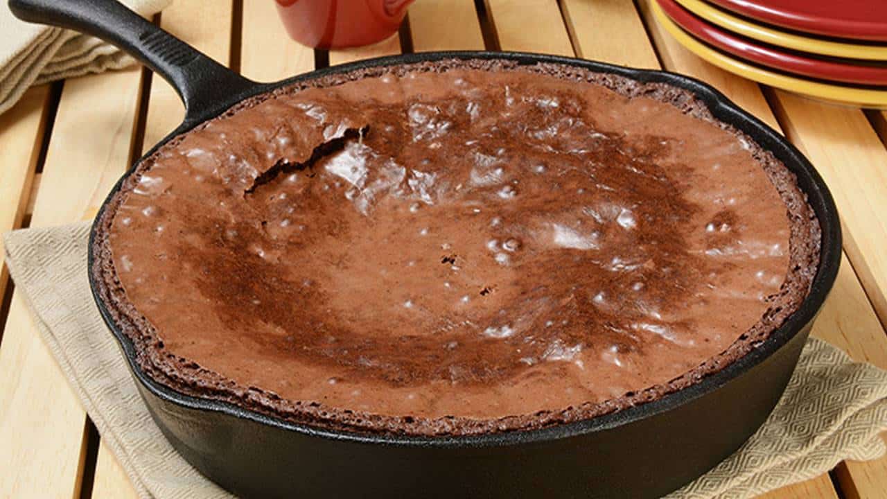 Receita prática e rápida: Brownie de frigideira é delicioso e fica pronto em minutos!