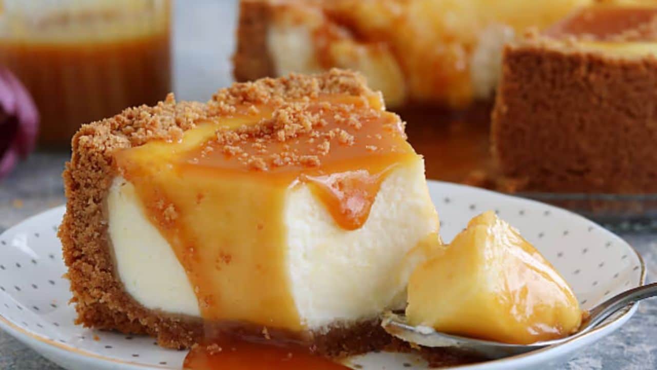 Cheesecake de caramelo salgado: Receita fácil para quem ama doces!