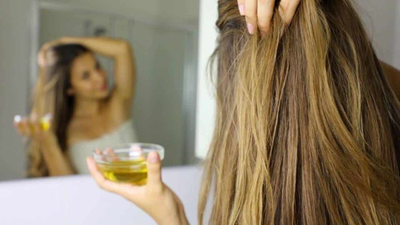 Adicione 3 óleos ao shampoo para ajudar seu cabelo a crescer MUITO