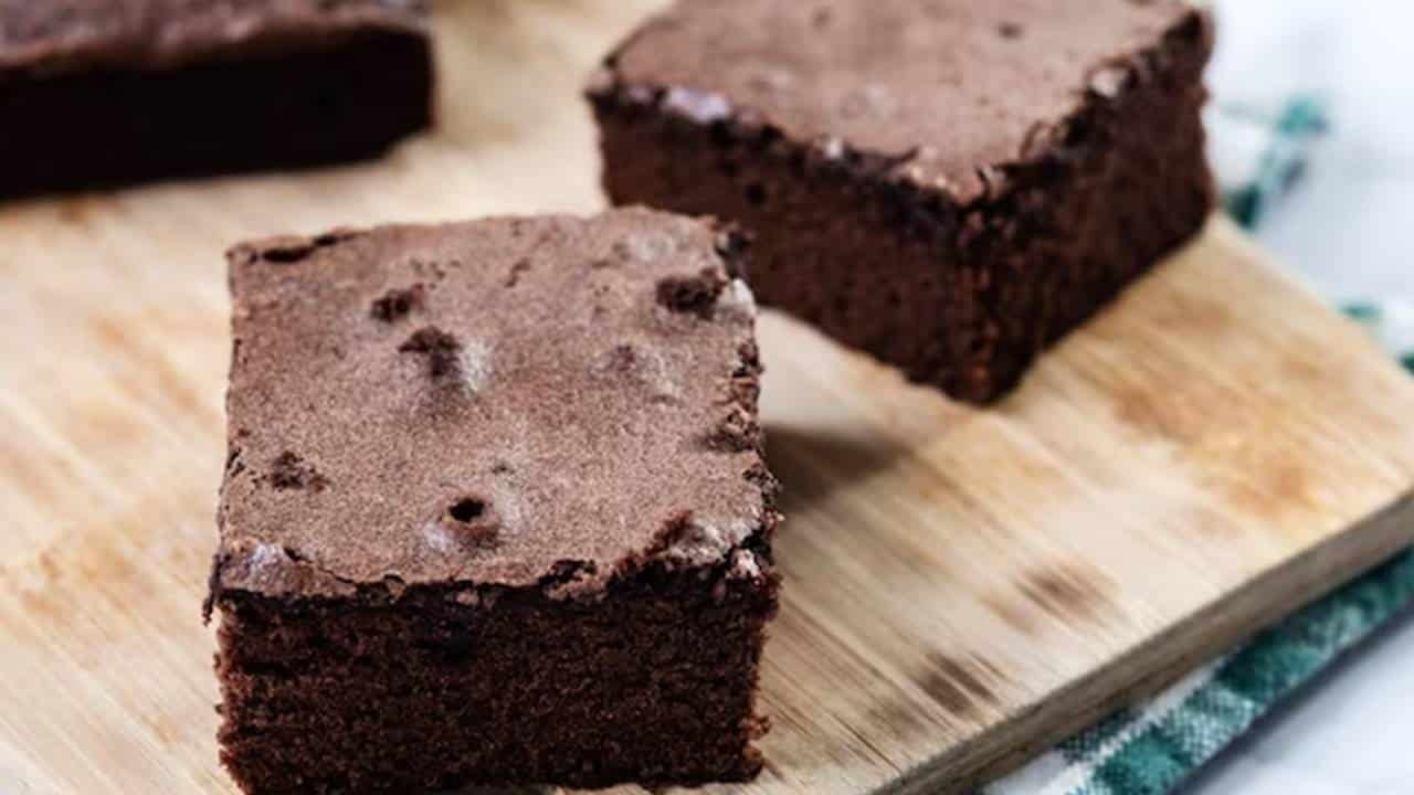 delicioso brownie de chocolate em versão saudável