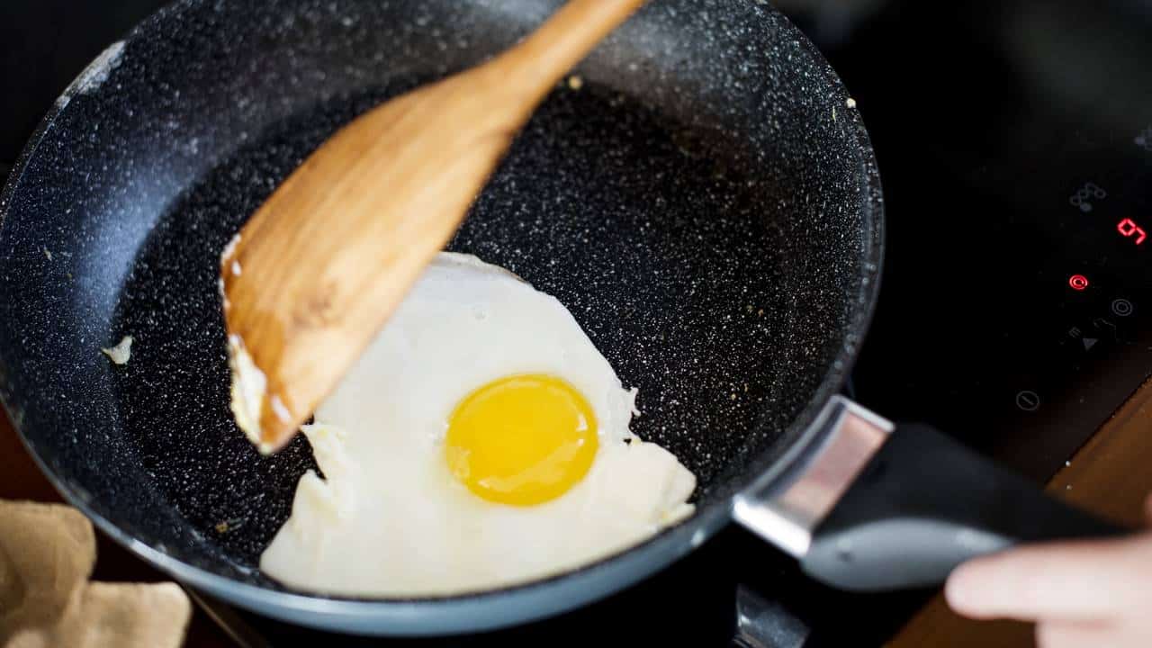 cozinhar o ovo frito e não grude