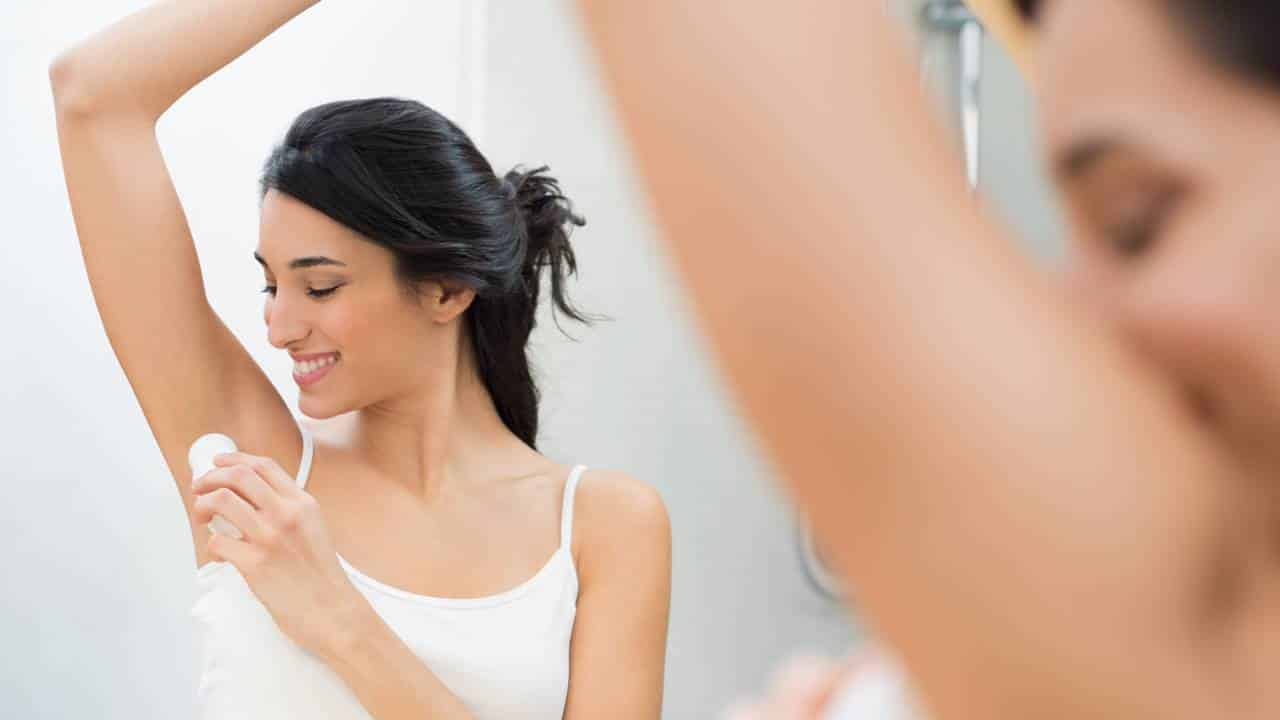 Dica para fazer o desodorante durar mais na pele durante o calor!