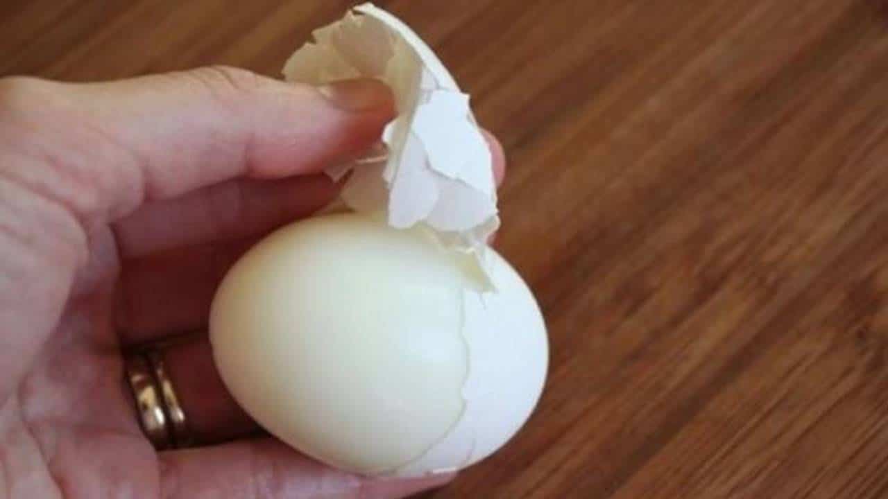 remover a casca de ovo facilmente