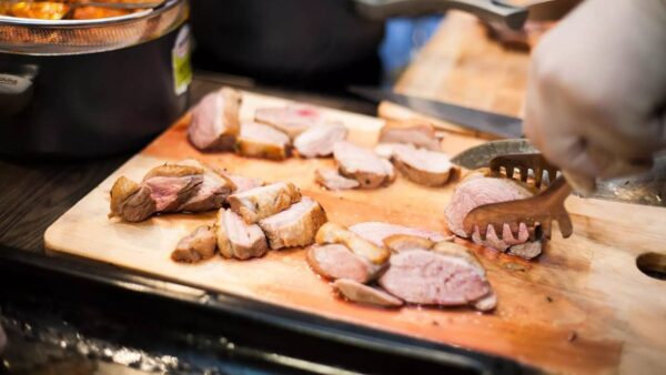 Truque SIMPLES para limpar tábuas de madeira da cozinha