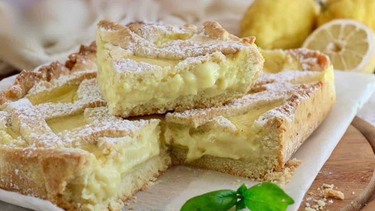 Receita fácil de torta de creme de limão: Irresistível e macia!