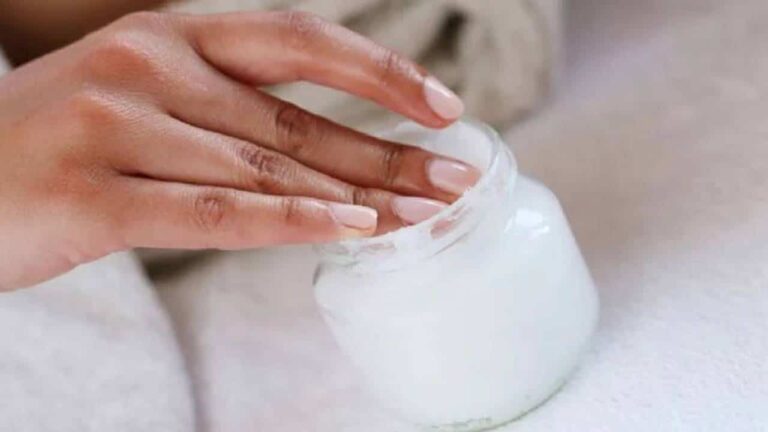 Este creme caseiro é eficaz para reparar mãos secas e danificadas