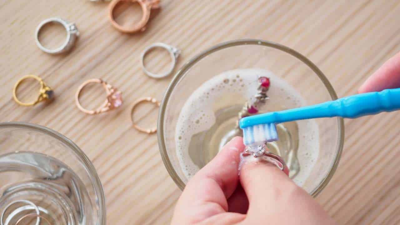 Como limpar joias? Use apenas 2 ingredientes para remover a ferrugem!