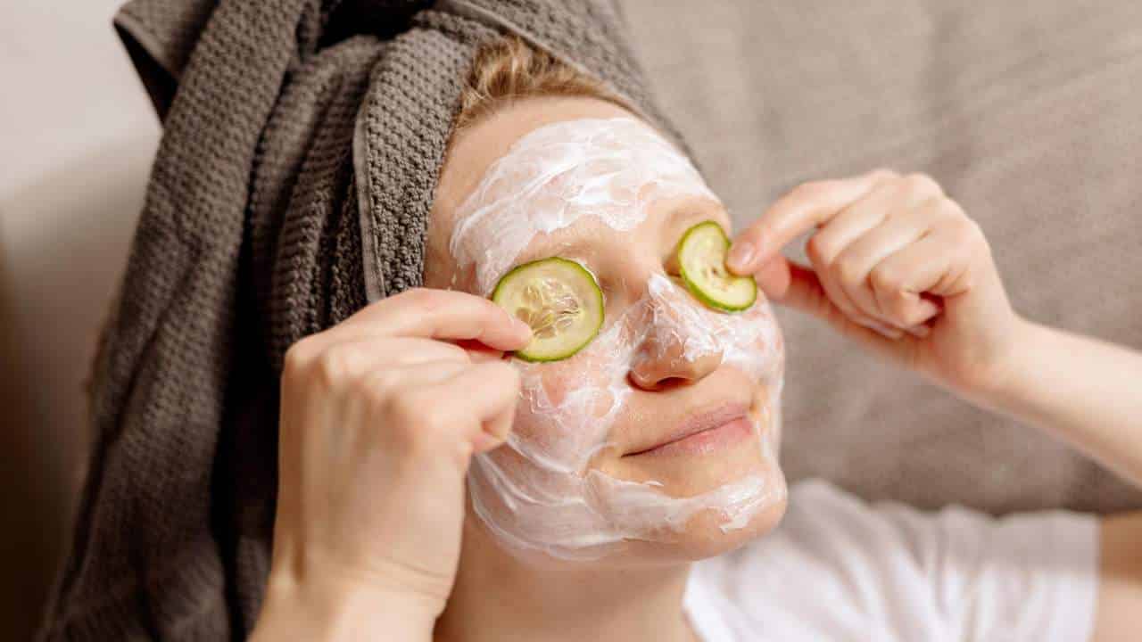 Máscara natural com kiwi que vai deixar sua pele como a de um bebê