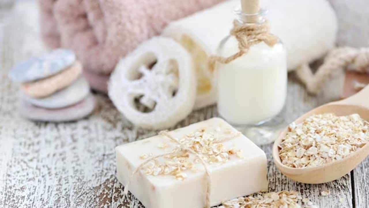Sabonete caseiro de aveia para peles sensíveis e secas