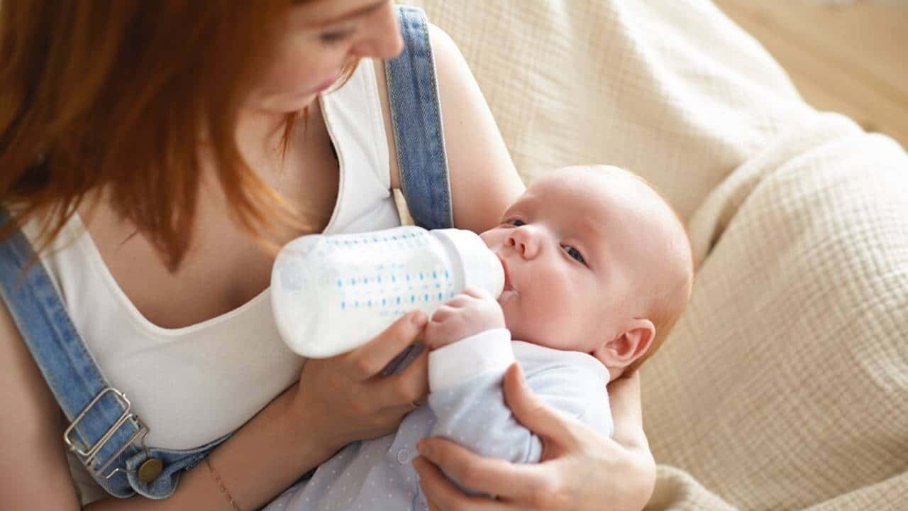 Como lavar e esterilizar mamadeira e chupeta da maneira correta