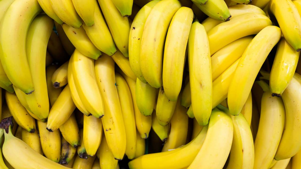 Ótimo truque para fazer as bananas durarem mais!