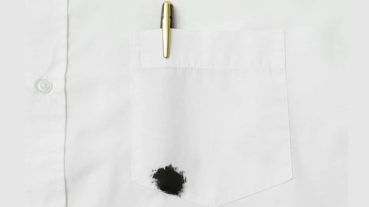 limpar manchas de tinta de caneta nas roupas