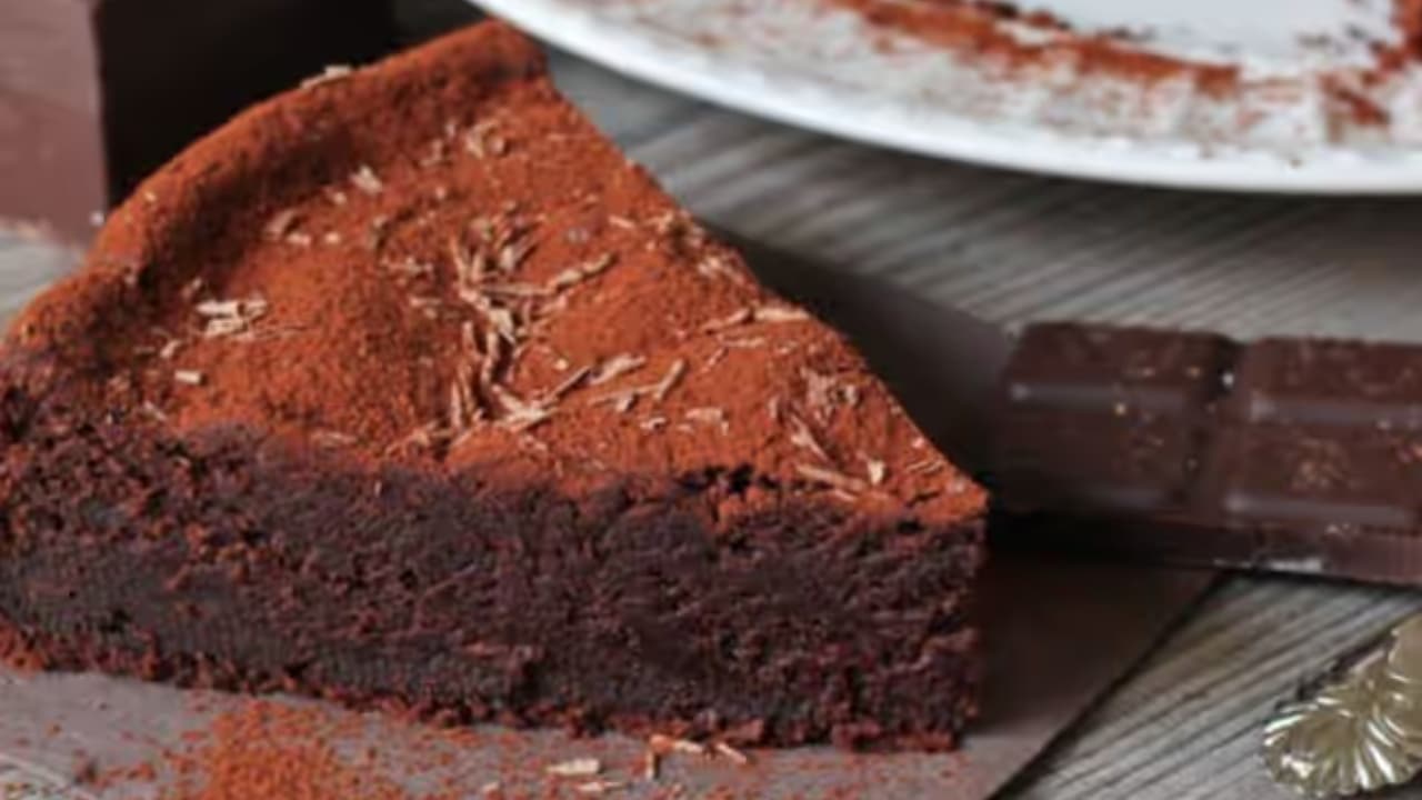 Receita do melhor bolo cremoso de chocolate: Você vai se viciar!