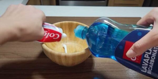 detergente líquido com pasta de dente