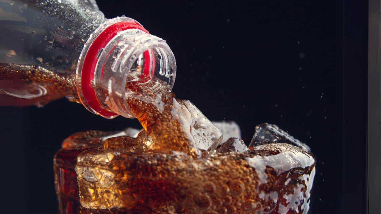 usar Coca-Cola para LIMPAR