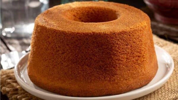 Como preparar um bolo macio e fofinho com apenas 3 ingredientes?