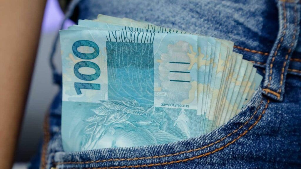 com mais dinheiro CPF