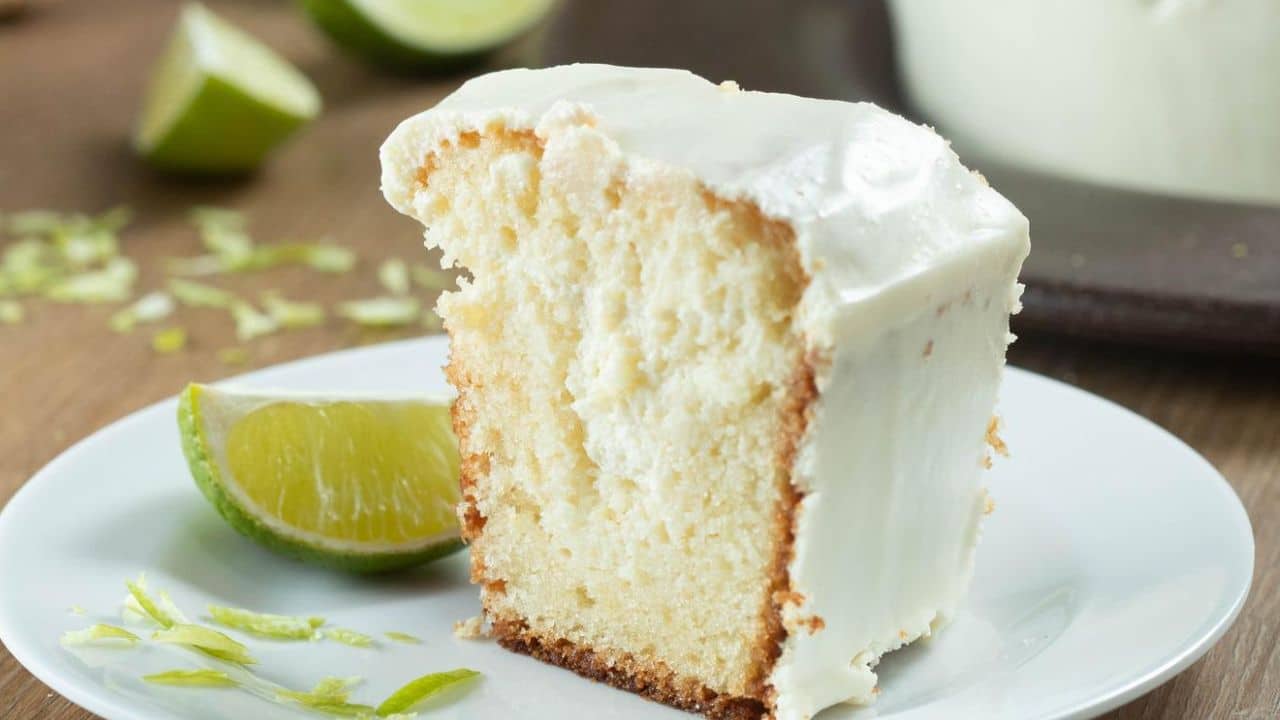 Bolo de limão e coco: Receita rápida e fácil para o lanche!