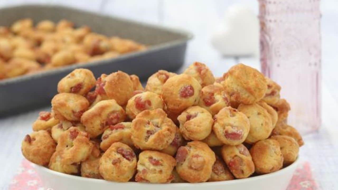 Petiscos salgados com bacon fáceis de fazer para servir de aperitivo!