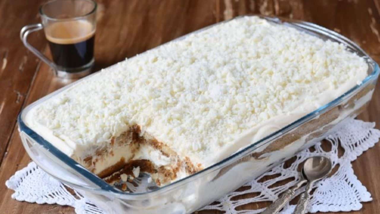 Tiramisu de coco e chocolate branco