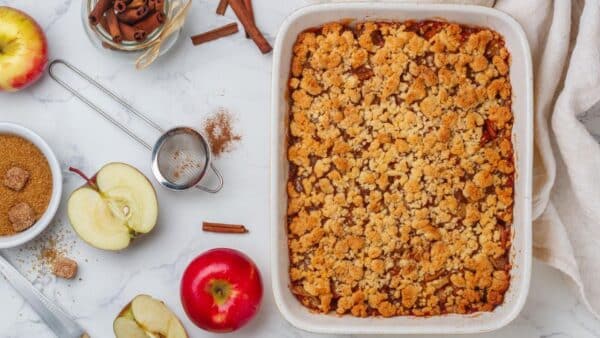 Torta crocante com creme e maçã