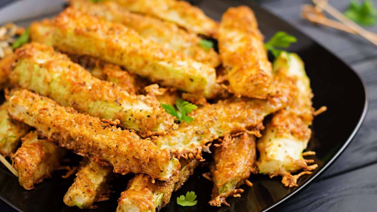 Melhor receita de batatas fritas super crocantes no forno!