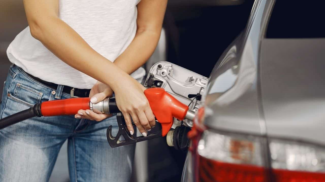 Como fazer um carro gastar menos gasolina? 5 dicas de mecânico!