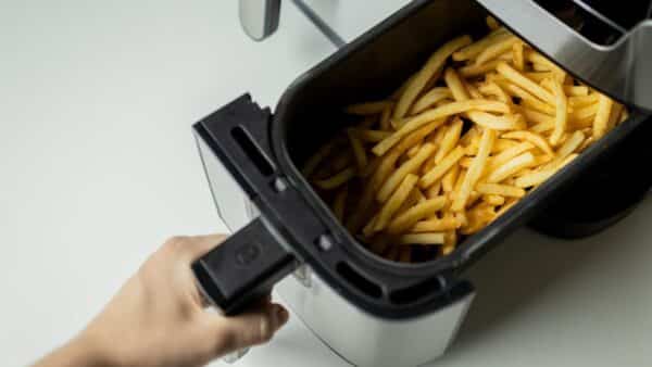 lavar a resistência da sua air fryer