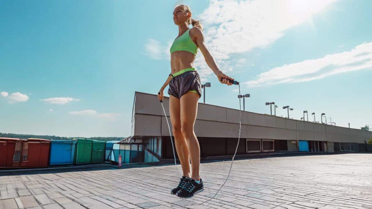 Pule corda 10 minutos por dia por 30 anos e tenha um corpo tonificado!