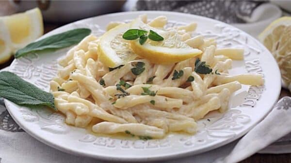 Macarrão cremoso com molho de limão