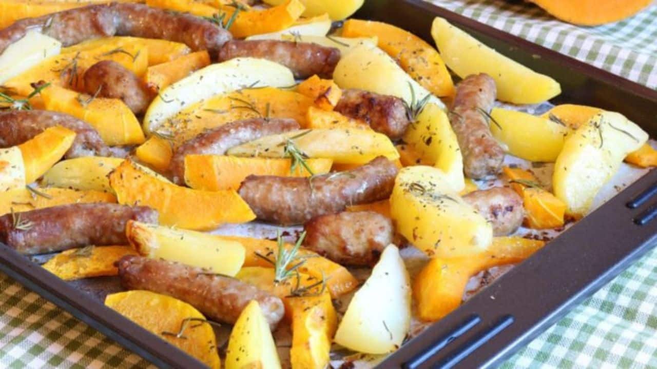 Receita de batata, abóbora e linguiça assada