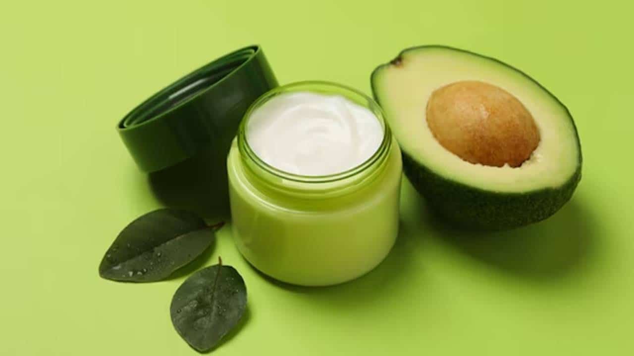 Este creme facial de abacate vai te ajudar a rejuvenescer a pele