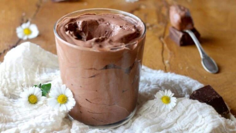 Mousse de chocolate fácil e rápido