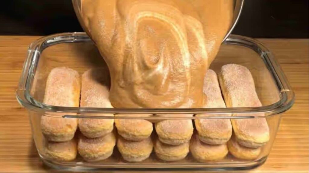 Mousse de café e biscoitos