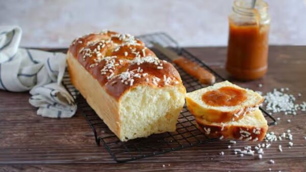 Pão brioche trançado ultra-macio